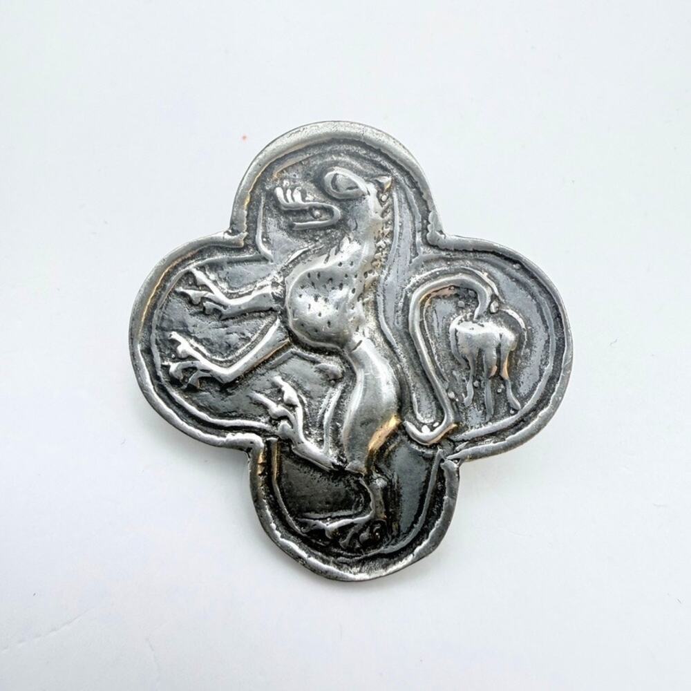 MMA 1977 Metropolitan Museum of Art Lion Coat of Arms Brooch TCD Stieff Pewter - Picture 2 of 5